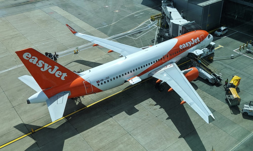 volo in ritardo easyjet lampedusa milano