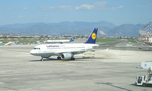 Cancellato il volo LH1929 Lufthansa Napoli Monaco del 7 Febbraio - Presunto guasto tecnico come causa della cancellazione del volo Napoli Monaco, passeggeri infuriati Cancellato il volo LH1929 Lufthansa Napoli Monaco del 7 Febbraio