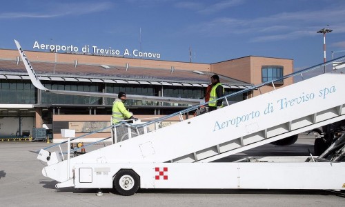 Pesante ritardo per il volo Ryanair da Treviso a Lamezia Terme - 3 ore e 15 minuti di ritardo per il FR5050 volo Treviso Lamezia Terme Pesante ritardo per il volo Ryanair da Treviso a Lamezia Terme