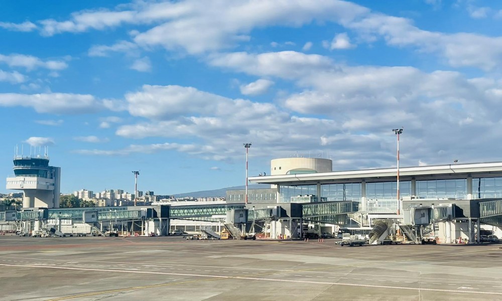 L’Etna blocca ancora una volta l’aeroporto di Catania