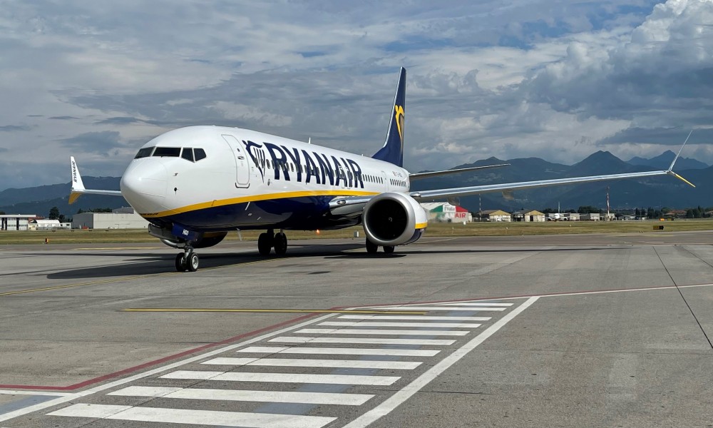 volo in ritardo ryanair brindisi genova