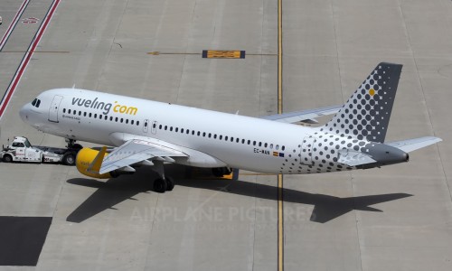 Rimborso disponibile per il forte ritardo del volo VY6103 