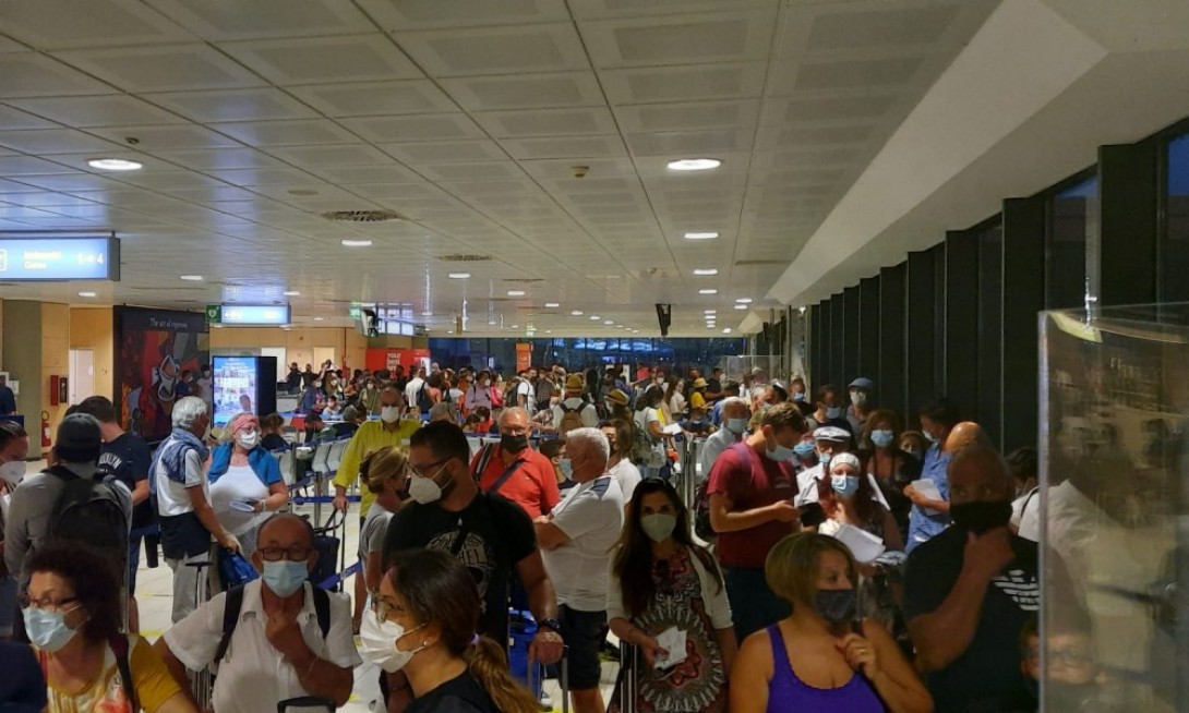 passeggeri aeroporto