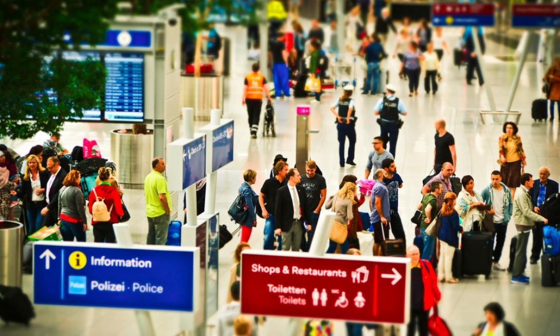 Aeroporto Napoli: la sala imbarchi del piano terra