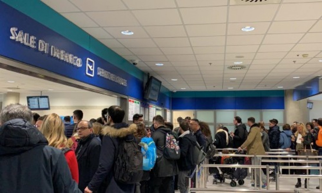 Ryanair voli Bari Torino e ritorno entrambi con oltre 4 ore di ritardo