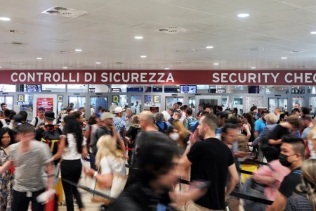 Volo in ritardo Air Albania Bologna Tirana di quasi 11 ore