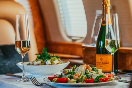 Gastronomia in classe Economy: cosa mangiare a bordo dei voli KLM