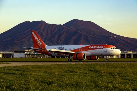 Cancellati i voli Easyjet Napoli Olbia e ritorno, ai passeggeri 250 €