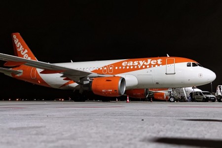 Ritardo record di 15 ore per i voli Easyjet Milano Lamezia e ritorno