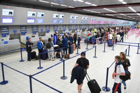 Voli Roma Bacau in ritardo: oltre quattro ore di attesa