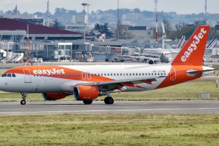 Due nuoresi ottengono 773 euro per volo cancellato Easyjet da Bergamo