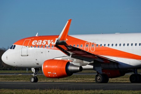 Due novaresi ottengono 500 euro per volo cancellato Easyjet da Napoli