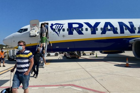 Volo cancellato Ryanair Verona Brindisi, ai passeggeri 250 euro