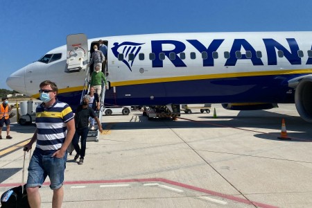 Ben cinque ore di ritardo per il volo Ryanair Bologna Ibiza