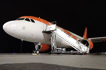 Coppia di Catanzaro riceve 500 euro per volo in ritardo Easyjet