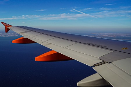 Una coppia di Varese riceve 500 euro per volo in ritardo Easyjet
