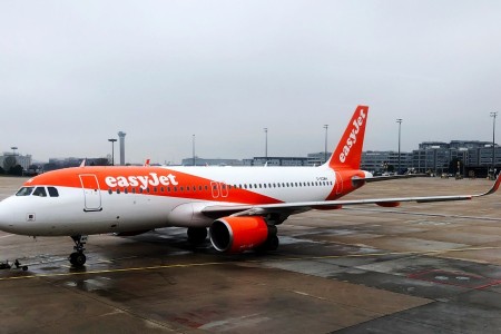 Quattro pavesi ricevono 1000 euro per volo in ritardo Easyjet