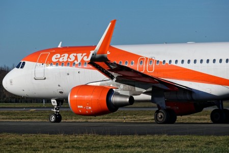 Catanese ottiene 250 euro per volo cancellato Easyjet Napoli Catania
