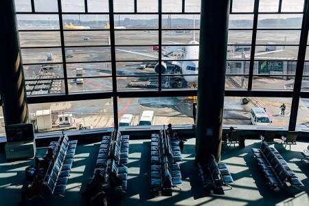 Ritardo di quasi 5 ore sul volo Nizza Napoli, condannata la compagnia
