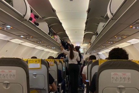 Volo in ritardo Vueling Firenze Palermo di tre ore, 250€ ai passeggeri