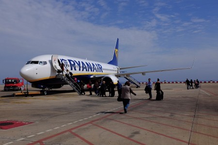 Una coppia di Sassari riceve 500 euro per volo in ritardo Ryanair