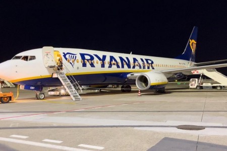 Ieri sera volo Ryanair Pisa Brindisi arriva con 4 ore di ritardo
