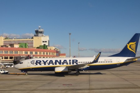 Papà e figlio ottengono 500 euro per volo in ritardo Ryanair