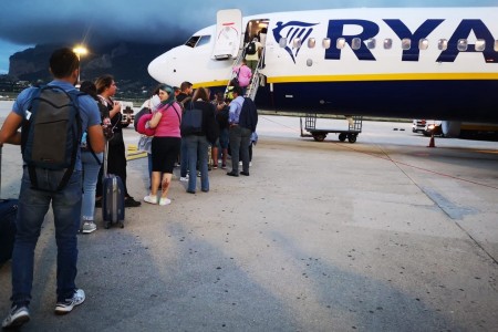 Volo in ritardo Ryanair Trapani Napoli di oltre quattro ore