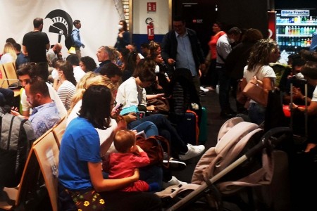 Guasto alla toilette e volo Ryanair Verona Bari in ritardo di 7 ore