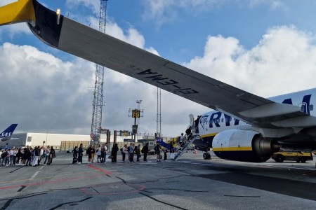 Papà e figlio di Monza ricevono 500 euro per volo in ritardo Ryanair