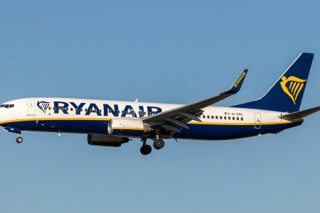 Volo Ryanair Verona Catania, passeggeri bloccati per oltre sei ore