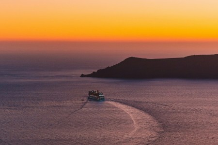Rimborsati passeggeri del volo in ritardo Santorini Bari